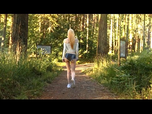 ❤️ Smuk kvinde bevæger sig langsomt, ikke nøgen video ☑ Sex video at da.quizfarmature.ru ❌
